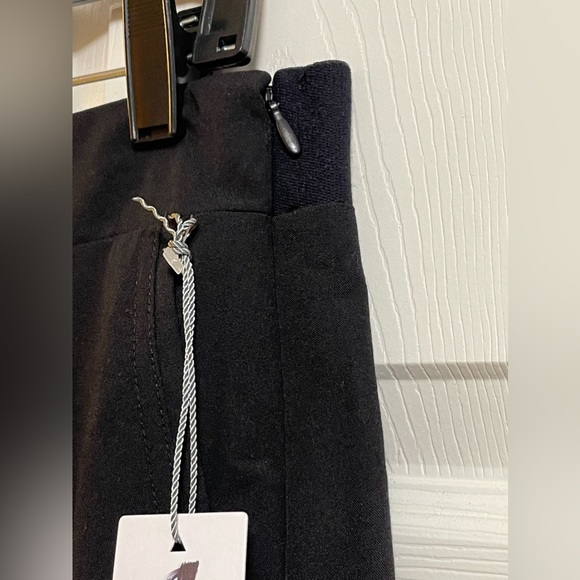 Liz Claiborne Women’s black lined skirt with pockets and elastic waistband Sz 8 - Picture 3 of 14